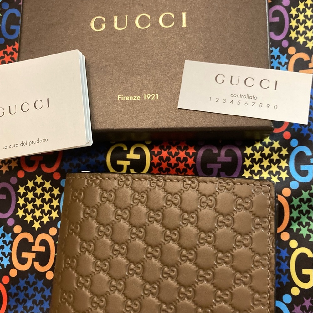 🛑SOLD🛑 Brown Gucci bifold wallet microGuccissima w/ coin pouch 👝❤️